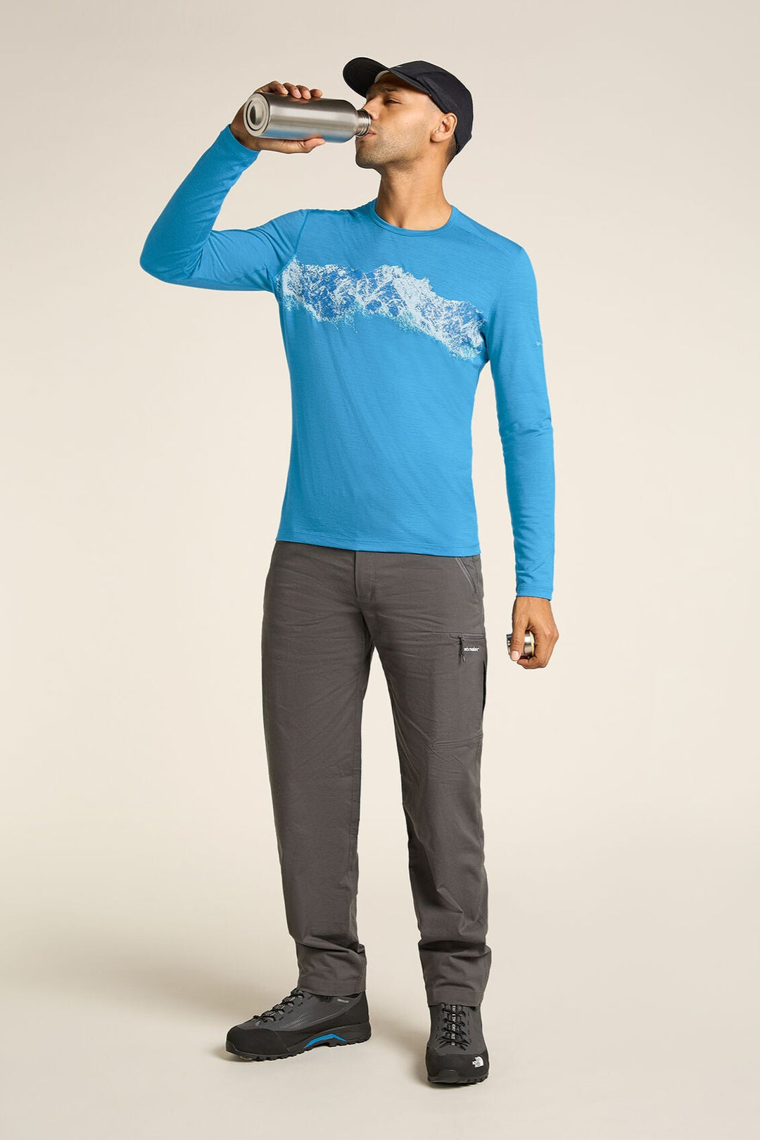 Mens 200 Oasis LS Remarkables Crewe Artic  0A56QU