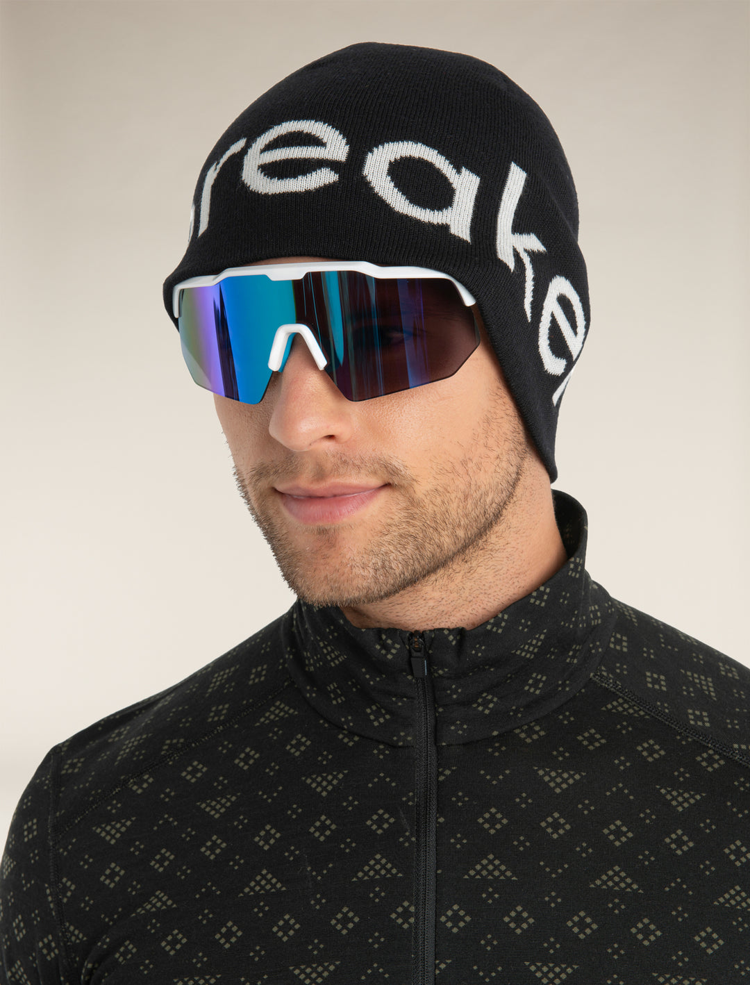 Adult Unisex Merino Icebreaker Beanie Black  0A56SJ