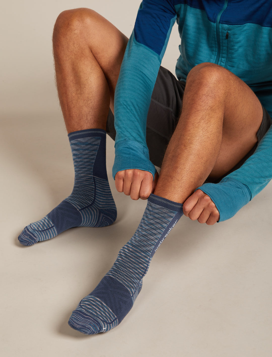Mens Merino Blend Run+ Ultralight Crew FD Graphite/Snow 0A578W