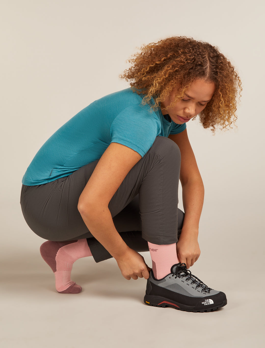 Womens Merino Hike+ Light Crew Socks Blush/Summit  0A578K