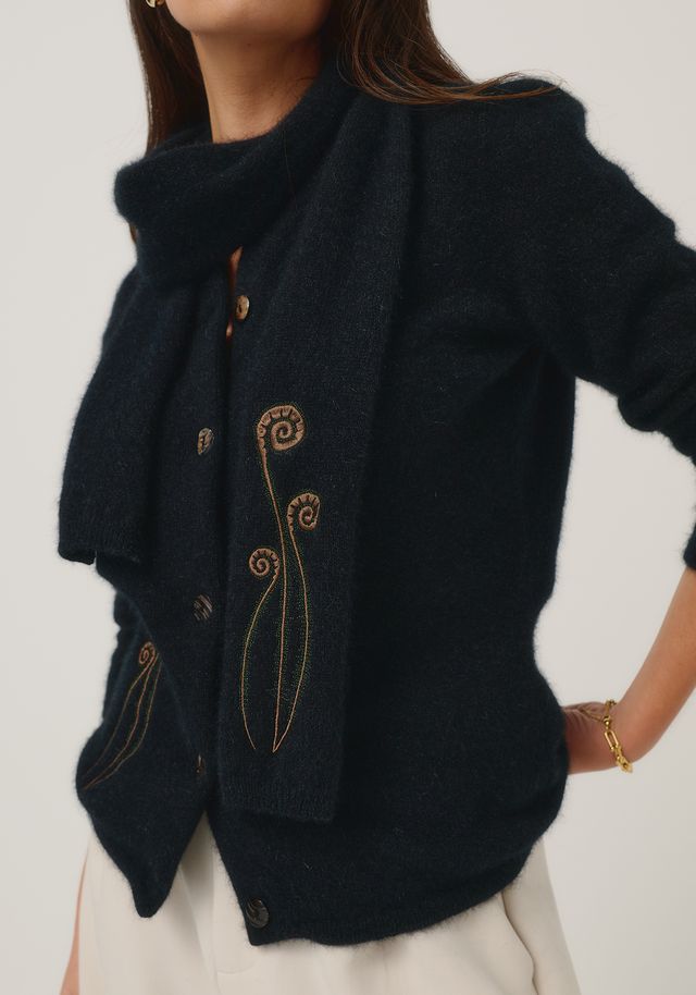 Womens Frond Scarf  Jet 0654