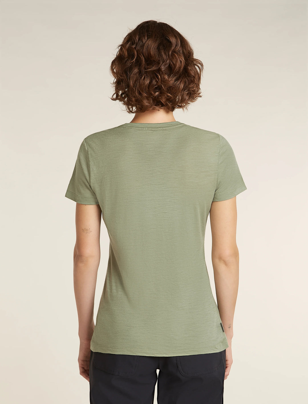 Womens Merino 150 Tech Lite Short Sleeve T Shirt Peaceful Pass Sleeve  Lichen 0A57JN