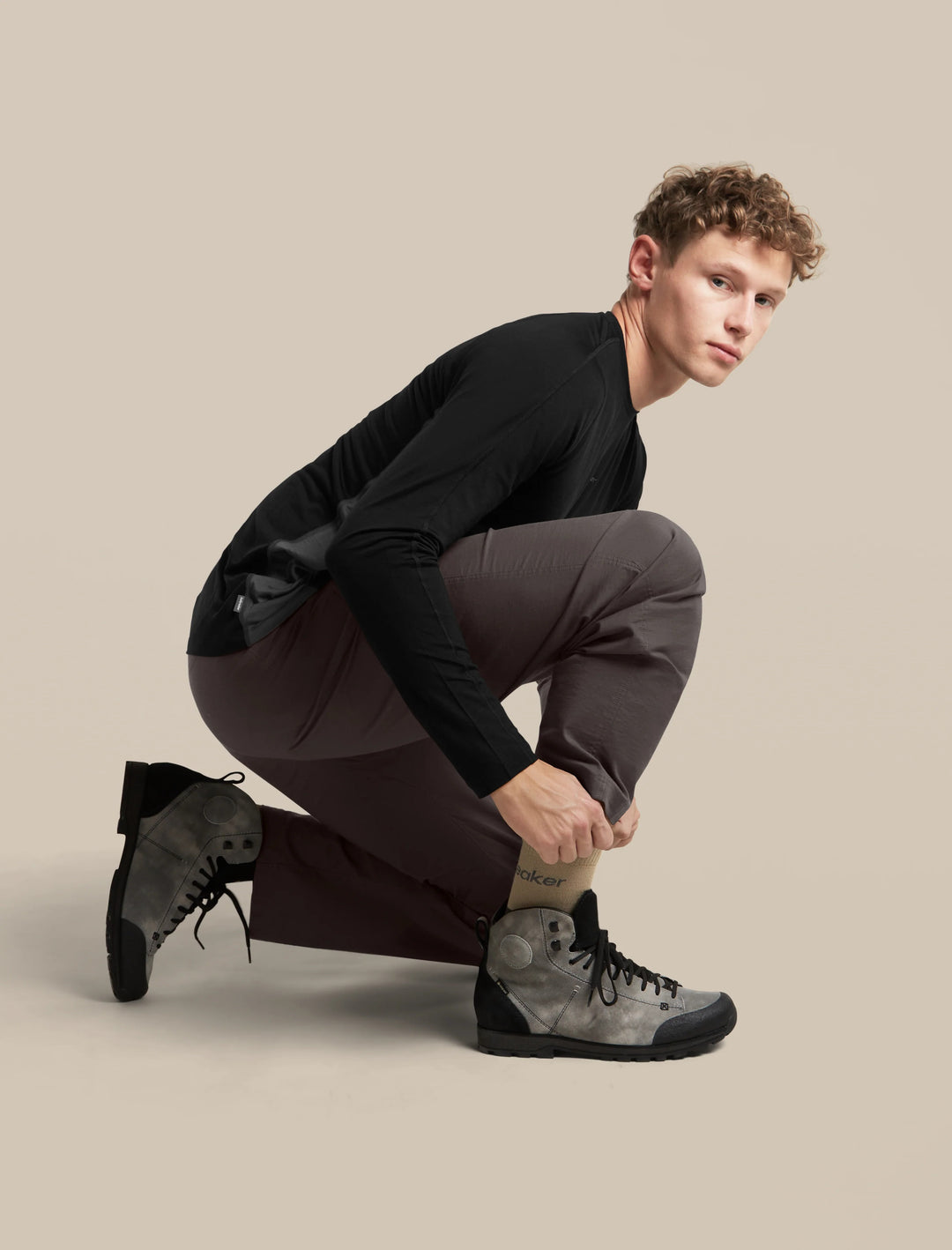 Mens Merino Hike+ Light Crew Socks   Cumin/Obsidian 0A578O