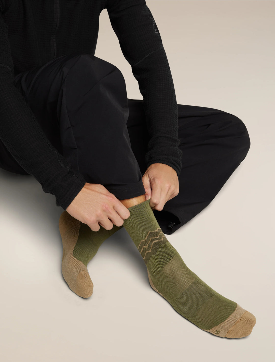 Mens Merino Hike+ Medium Crew Socks Across the Peaks Sphagnum/Cumin/Dark Loden 0A578Z