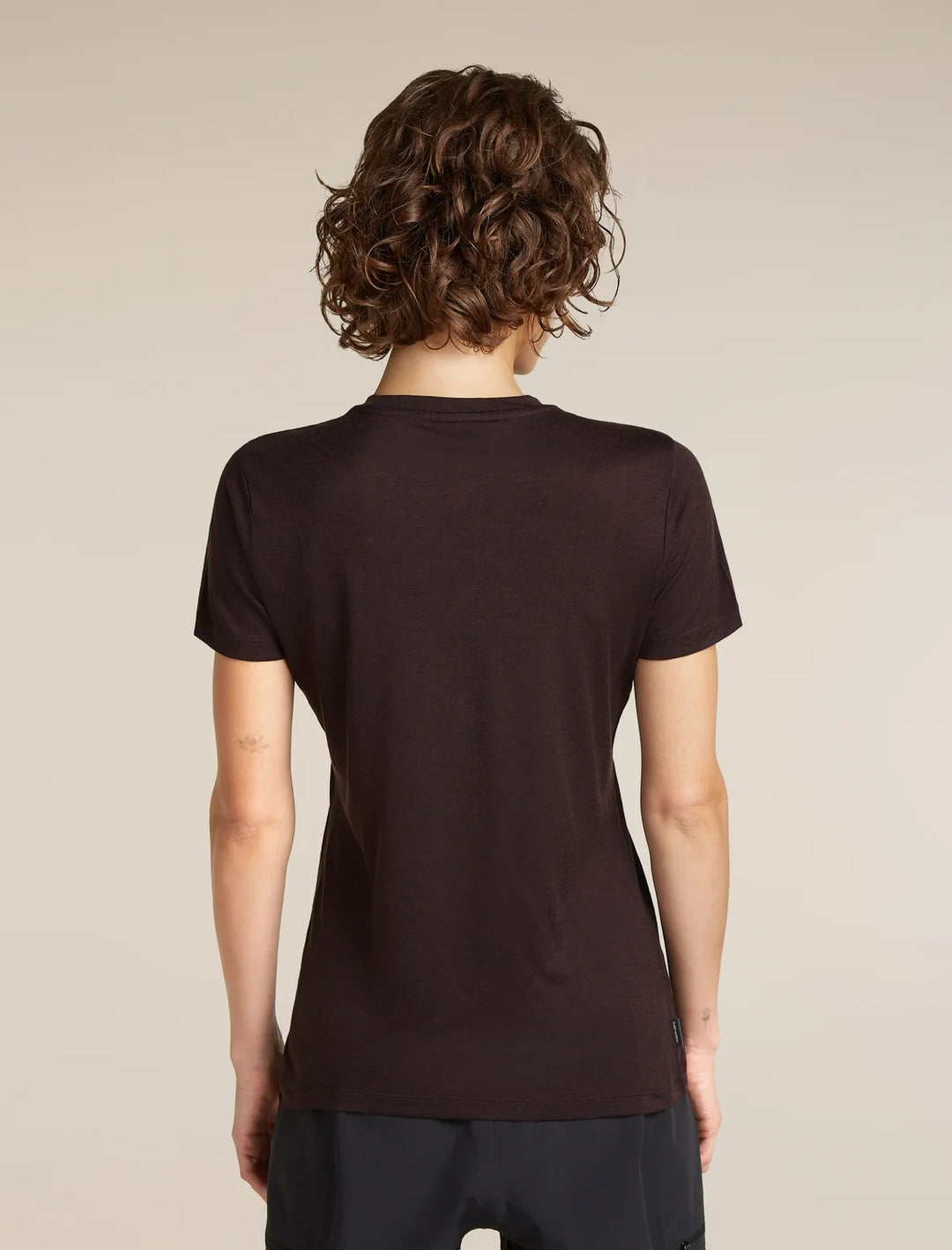 Womens Merino 150 Tech Lite Short Sleeve T Shirt Peaceful Pass Sleeve  Bittersweet 0A57JN