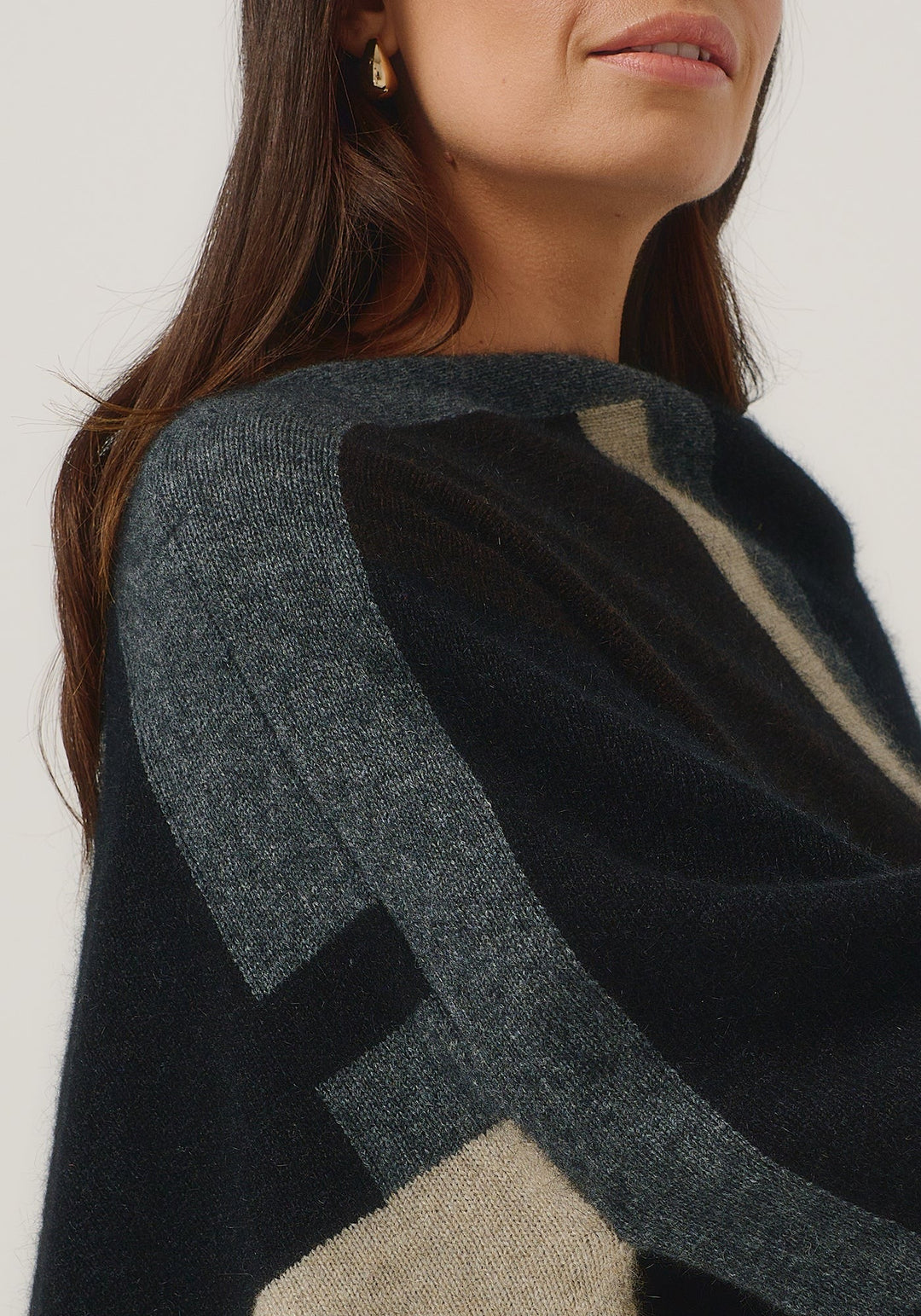 Womens Empress Poncho Jet/Slate Multi 1677